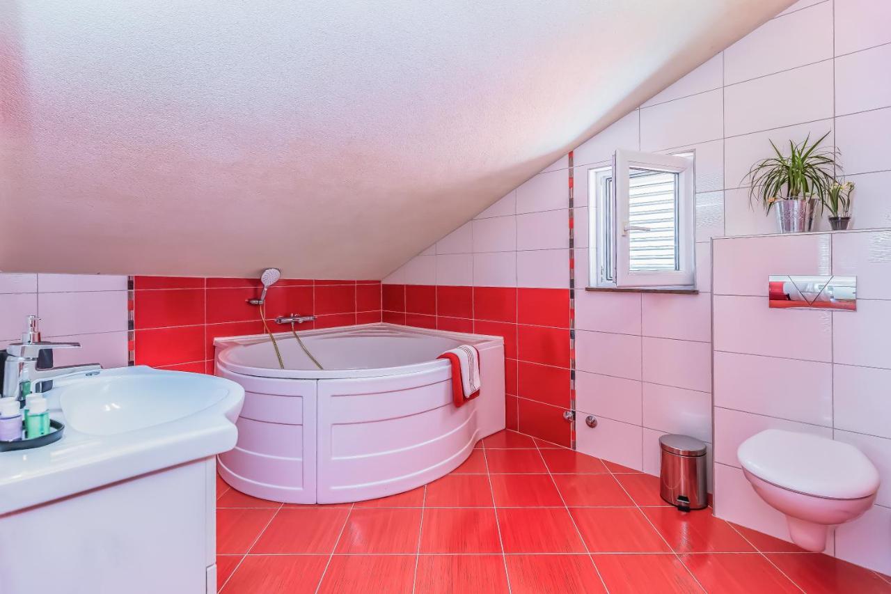 Apartmani Nikola Baška Voda Kültér fotó